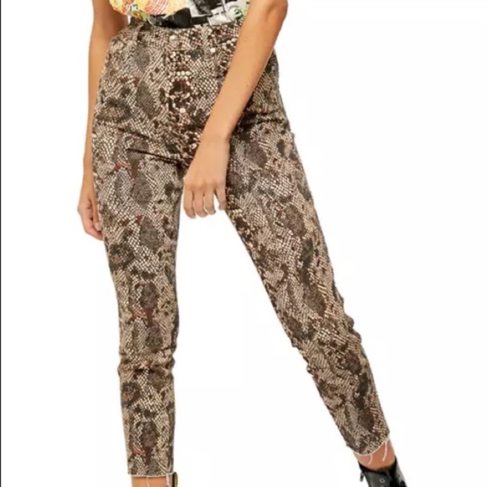 We the Free raw edge high rise snake print jeans jegging sz 26
